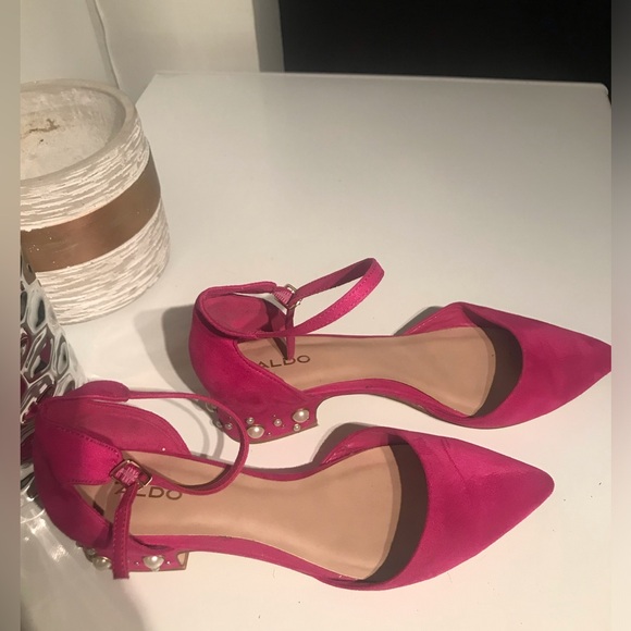 SOLD- The cutest Fuchsia Shoes with pearls - Aldo - Picture 7 of 9